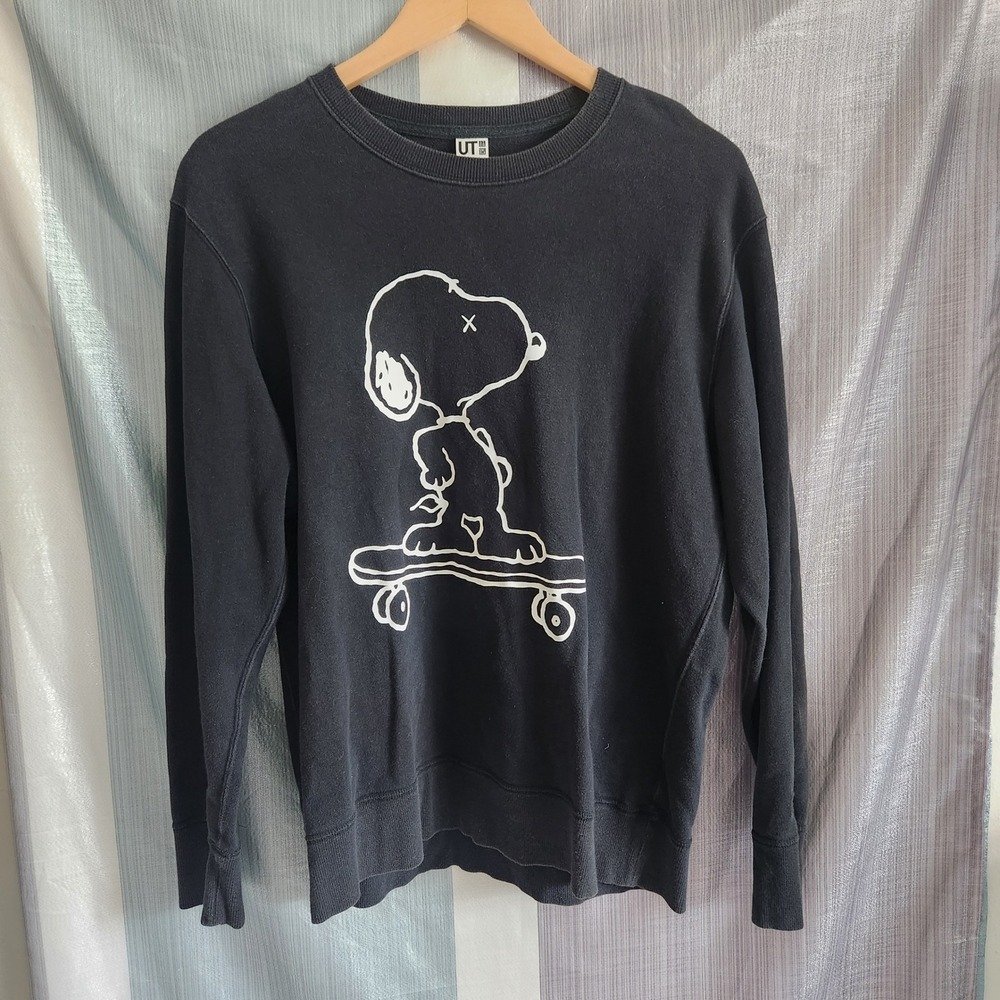 Uniqlo UT KAWS Peanuts Snoopy Skateboard Sweatshirt Black L Limited Release 2017